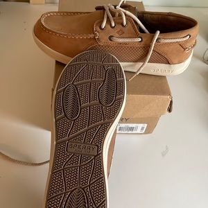 New Sperry Boy Boat shoes . Size 5W